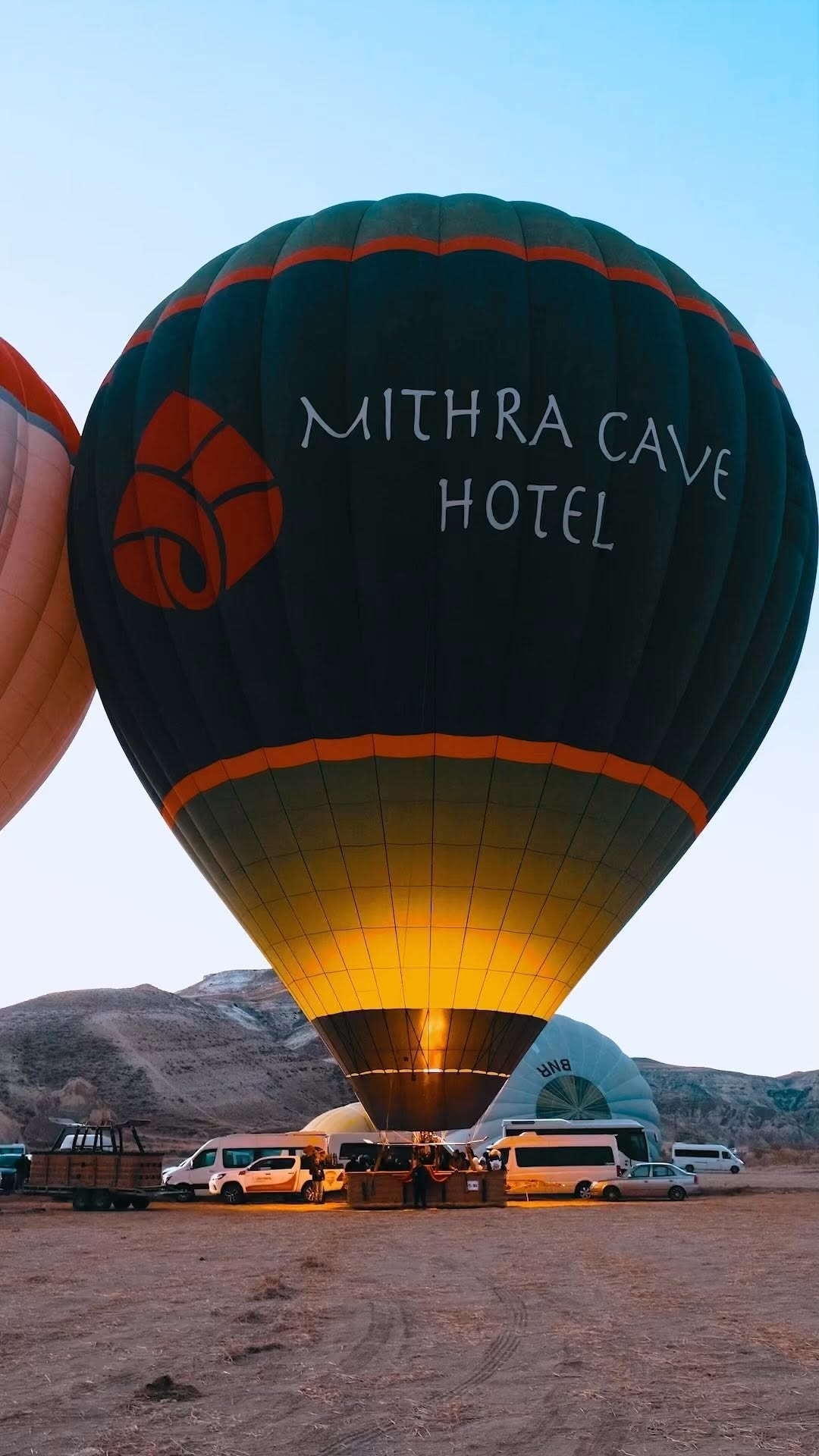 UNİVERSAL BALLOON ✨🎈

#cappadocia #cappadociaturkey #turkey #kapadokya #cappadociahotairballoon #hotairballoon #goturkey #traveling #traveltheworld